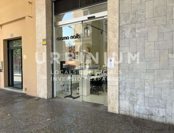 Local en venta en Barri Vell photo 2