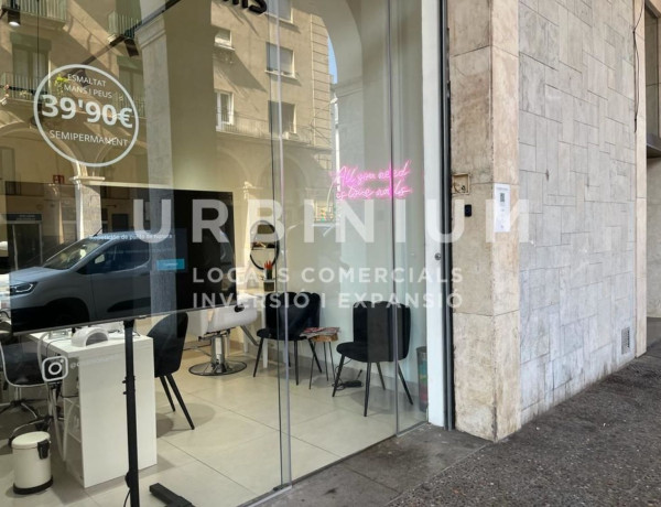 Local en venta en Barri Vell photo 4