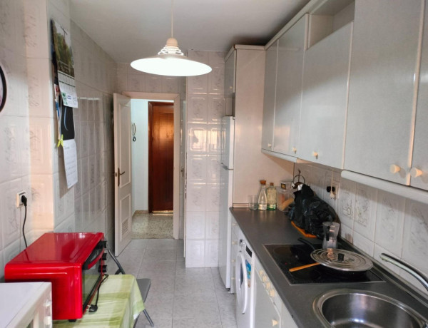 Bajo en venta en , Camas photo 3