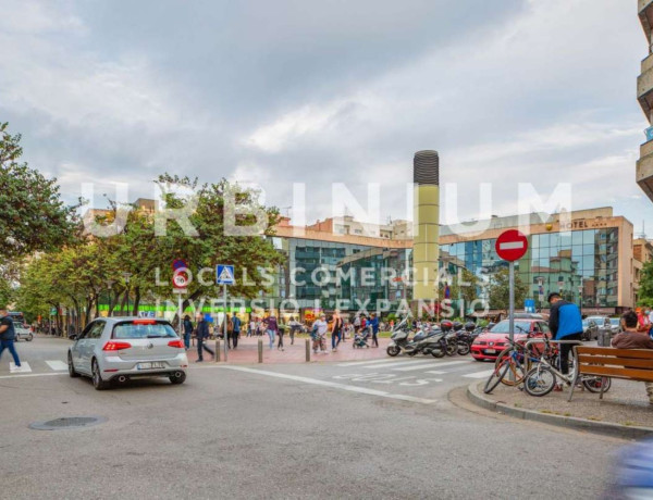 Local en venta en Eixample photo 1
