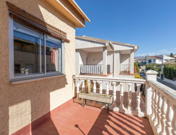 Chalet adosado en venta en  Calle Góngora , La Zubia photo 1