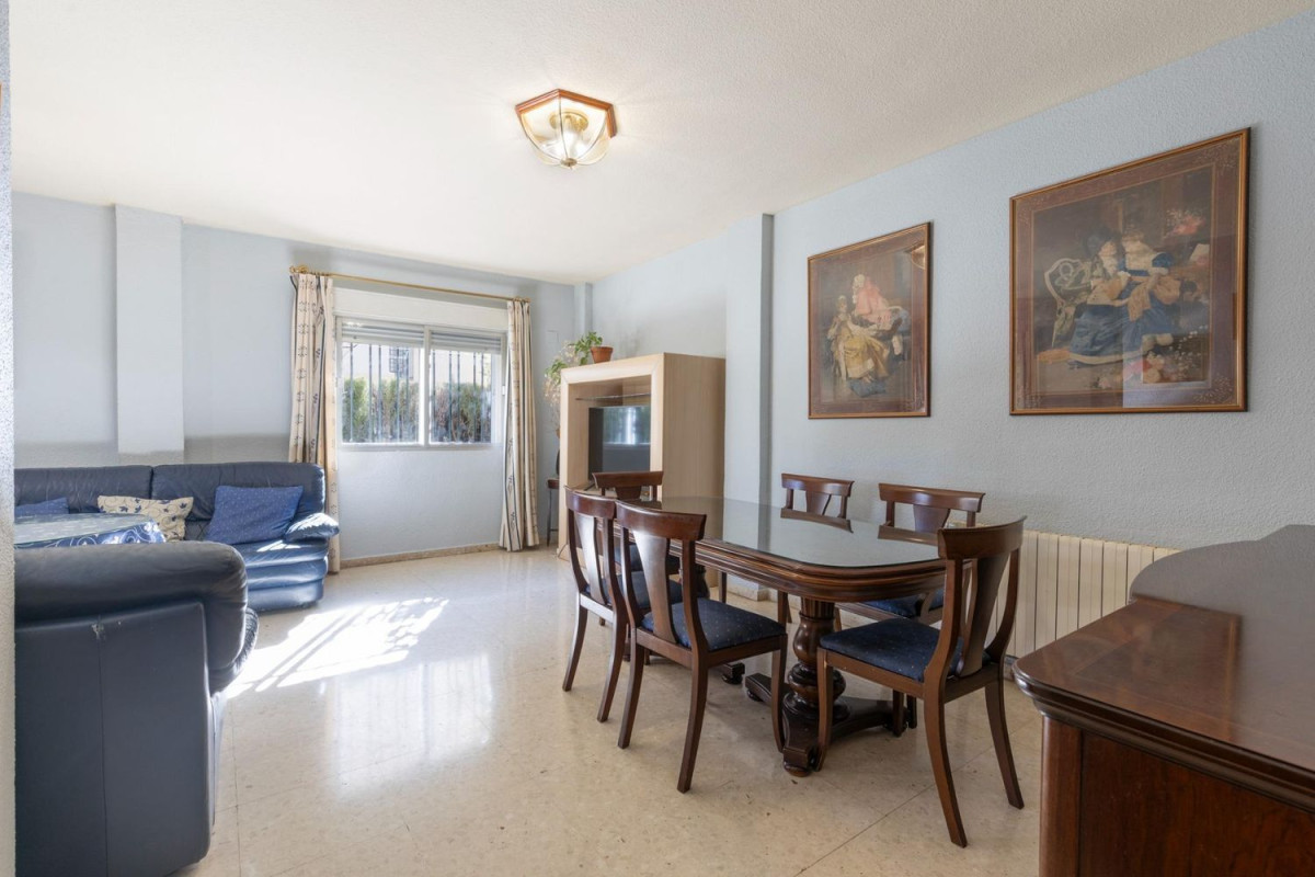 Venta de chalet adosado en Calle Góngora , La Zubia photo 2