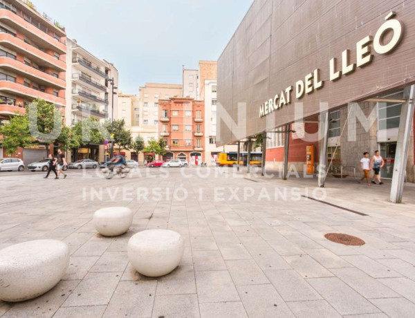 Local en venta en Barri Vell photo 1