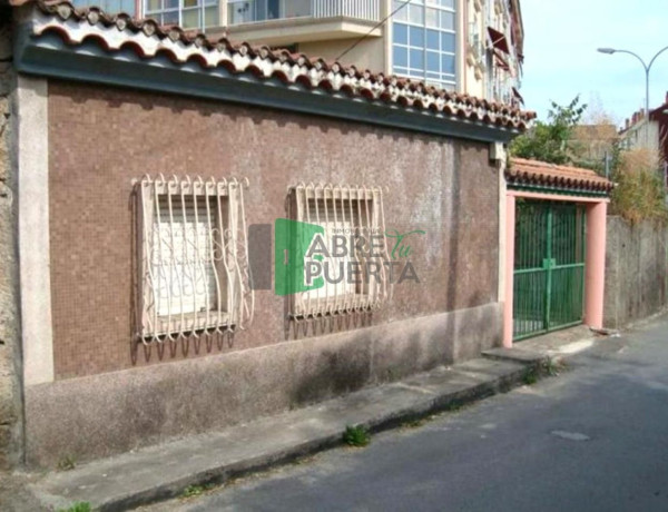 Chalet independiente en venta en Avenida de Santiago, Ourense photo 1