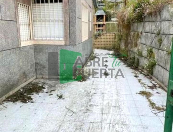 Chalet independiente en venta en Avenida de Santiago, Ourense thumbnail 2