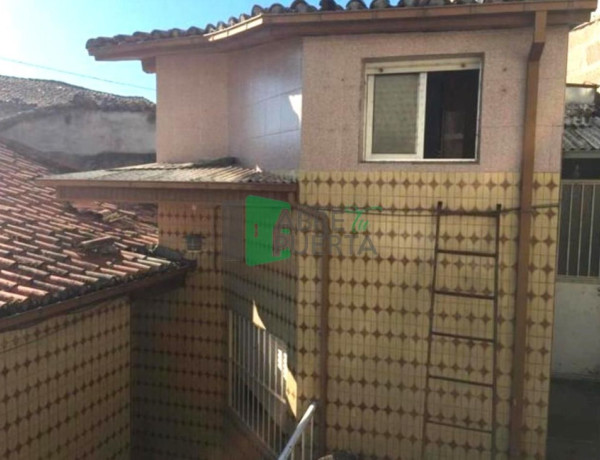 Chalet independiente en venta en  Avenida de Santiago, Ourense photo 4