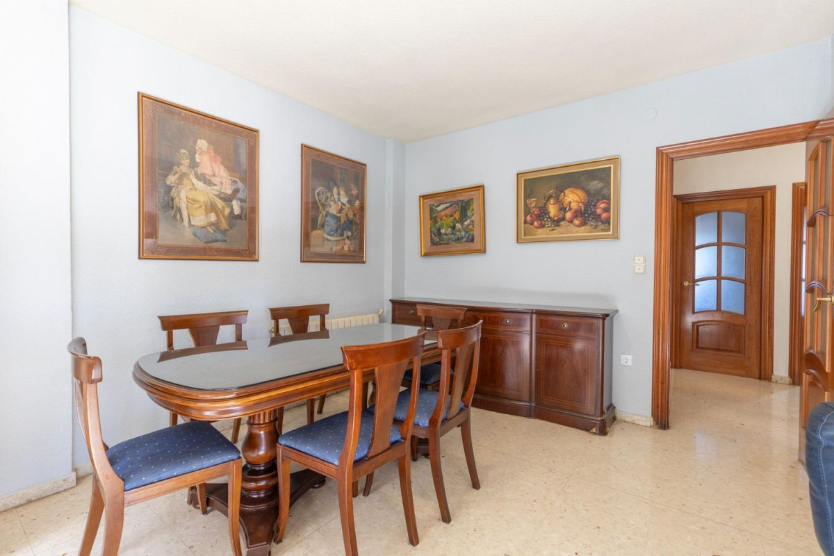 Venta de chalet adosado en Calle Góngora , La Zubia photo 3