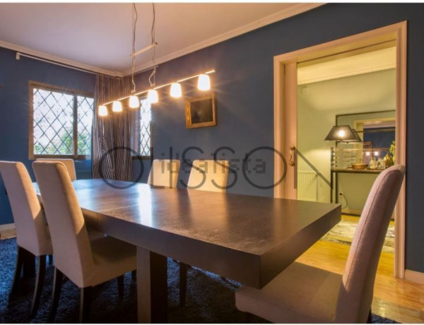 Chalet independiente en alquiler en Calle del Abedul , Madrid thumbnail 1