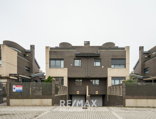 Chalet adosado en venta en  Calle del Arándano, 9 , Valladolid photo 3