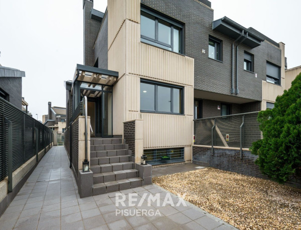 Chalet adosado en venta en  Calle del Arándano, 9 , Valladolid photo 4