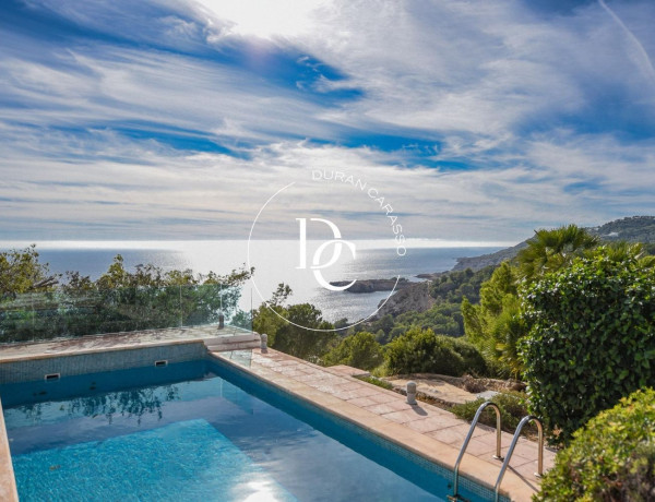 Detached villa for sale in Calle Viena, Santa Eulalia del Río photo 1