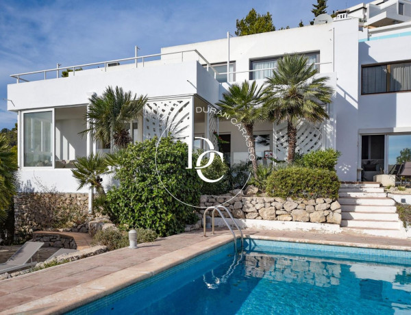 Detached villa for sale in Calle Viena, Santa Eulalia del Río thumbnail 1