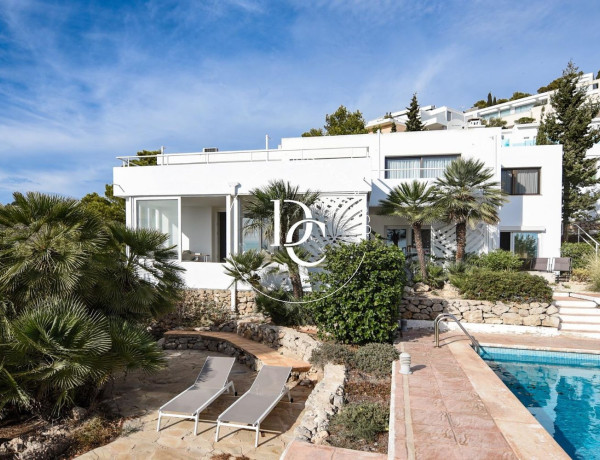 Detached villa for sale in Calle Viena, Santa Eulalia del Río thumbnail 2