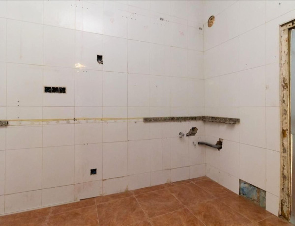 Bajo en venta en  Santa Eulàlia , Hospitalet de Llobregat photo 2