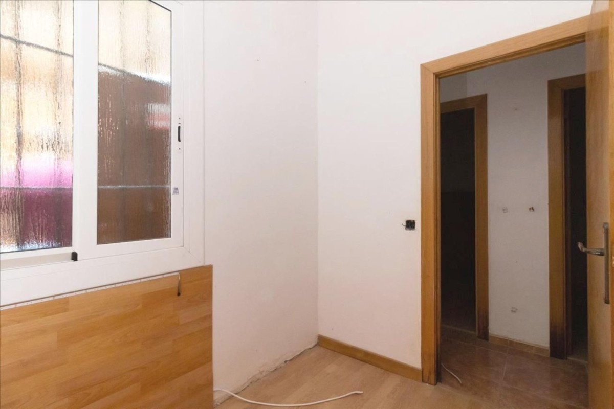Venta de bajo en Santa Eulàlia, Hospitalet de Llobregat
photo 3