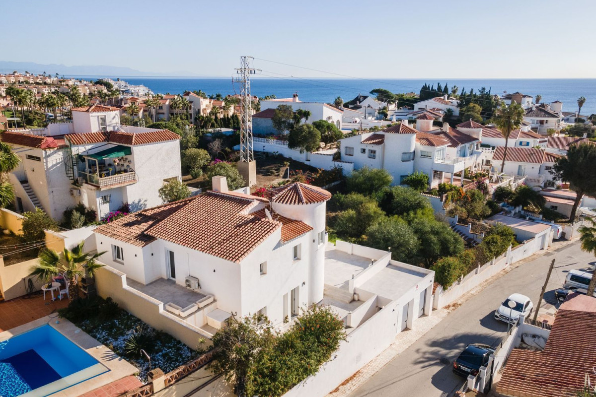 Venta de chalet independiente en Calaburra - Chaparral, Mijas
 photo 2