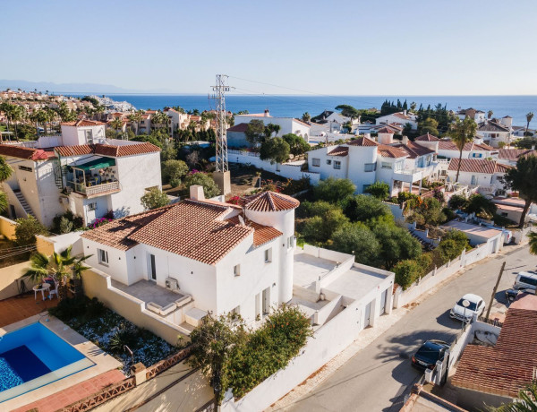 Chalet independiente en venta en Calaburra - Chaparral , Mijas thumbnail 1