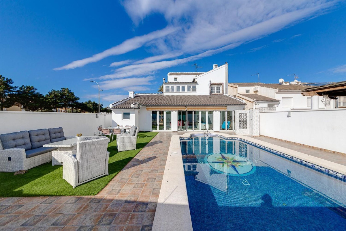 Sale of independent chalet in Calle del Bonsái, San Javier
photo 1