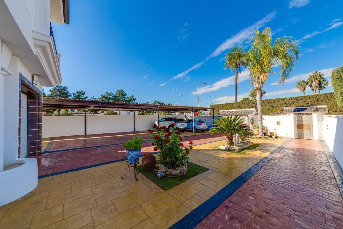 Sale of independent chalet in Calle del Bonsái, San Javier
photo 3