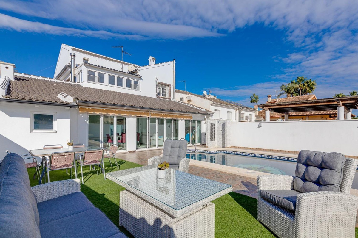 Sale of independent chalet in Calle del Bonsái, San Javier
photo 4