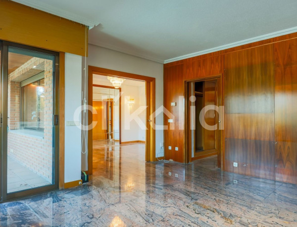 Chalet adosado en venta en  Calle Isla de Alborán , Pozuelo de Alarcón photo 1