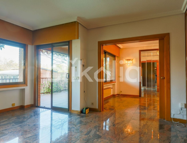 Chalet adosado en venta en  Calle Isla de Alborán , Pozuelo de Alarcón photo 2
