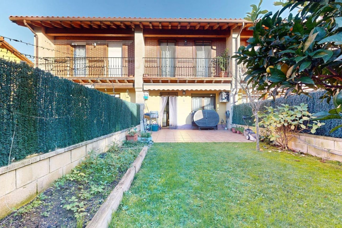 Venta de chalet adosado en , Santa Maria de Cayon photo 2