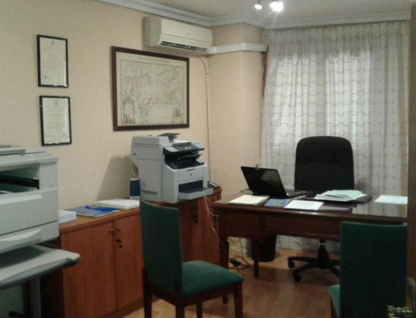Piso en venta en Emilio Castellar, Algeciras thumbnail 2