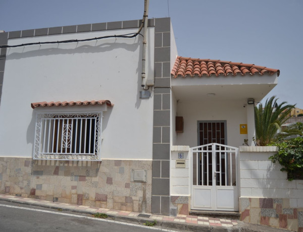 Chalet independiente en venta en  Hornos del Rey, Telde photo 4