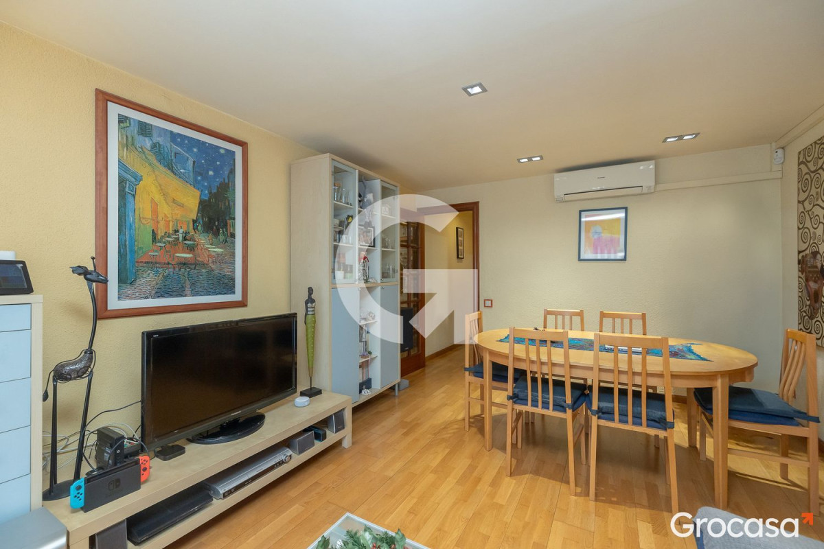 Sale of apartment in La Gavarra, Cornellà de Llobregat
 photo 4