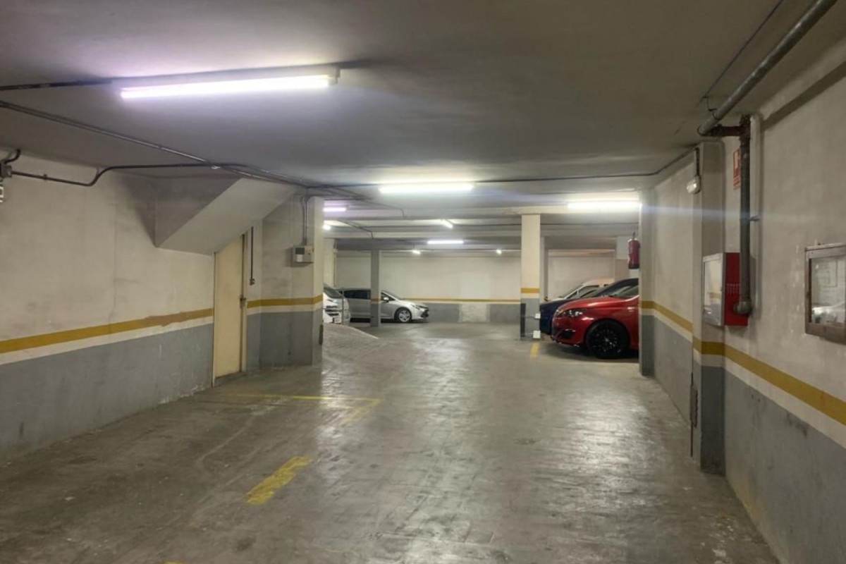 Venta de garaje en  Gasómetre, 11 , Hospitalet de Llobregat photo 2