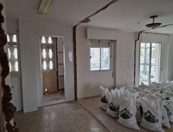 Bajo en venta en  San Bernabé , Algeciras photo 4