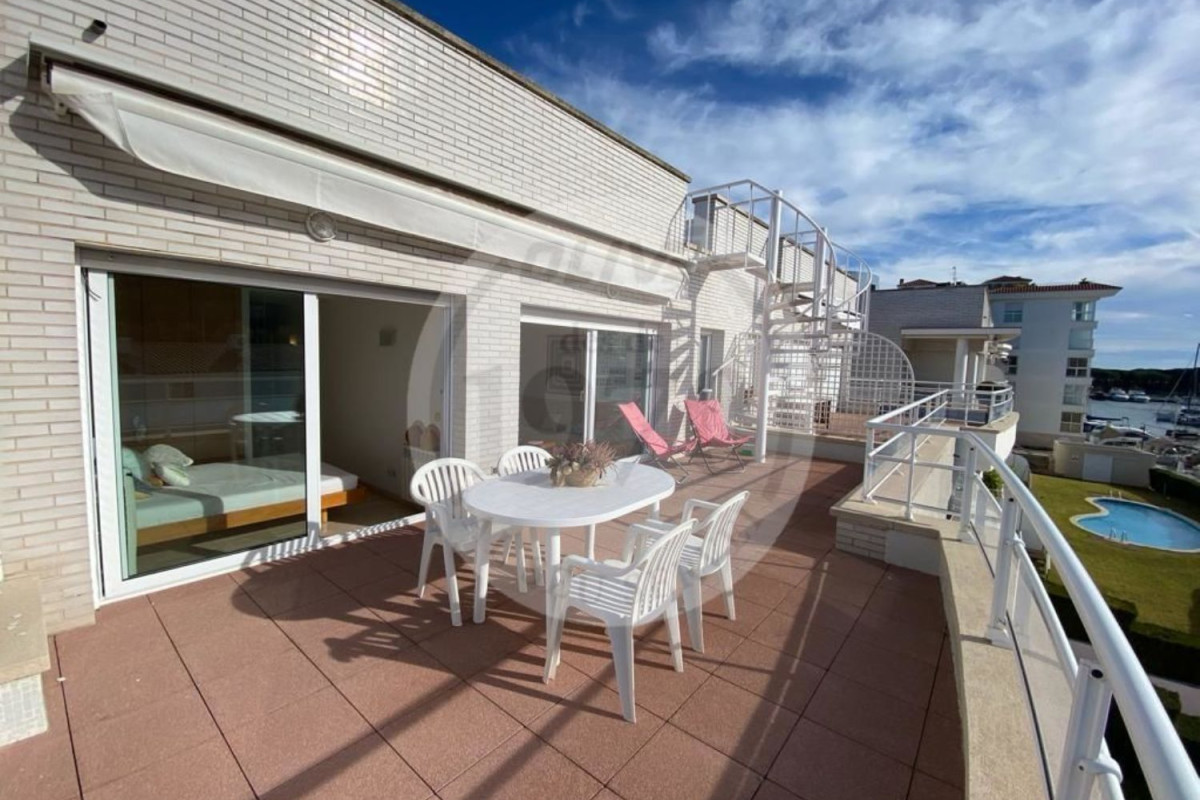 Sale of apartment in Avenida Catalans Universals, Castell-Platja d'Aro
 photo 2