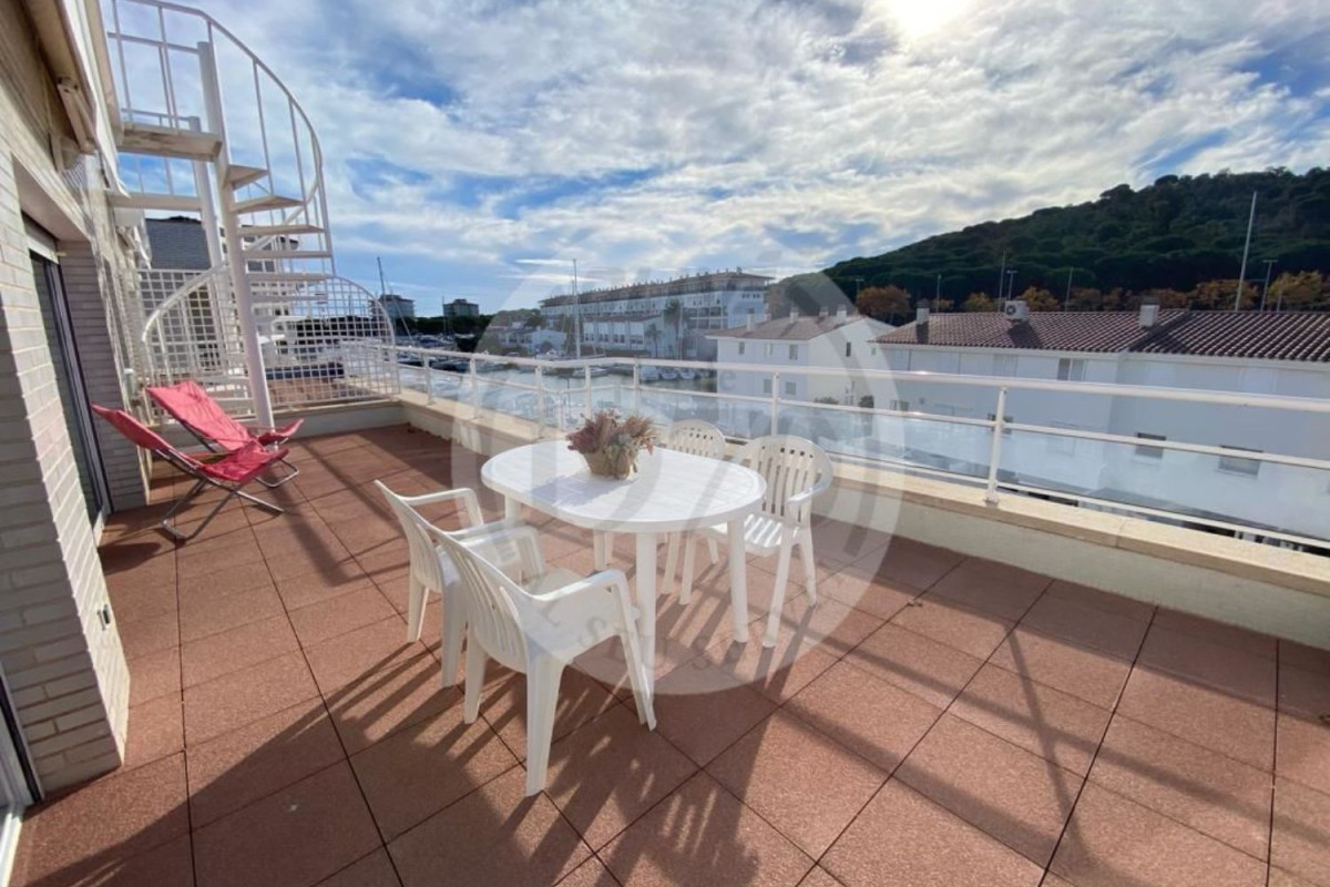 Sale of apartment in Avenida Catalans Universals, Castell-Platja d'Aro
 photo 3