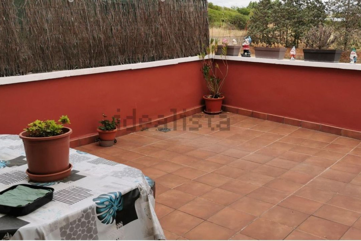 Продажа квартиры на Calle Banasteros, Логроньо
photo 1