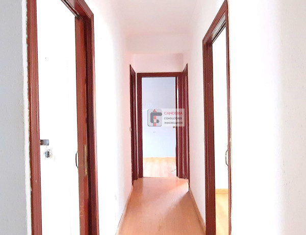 Apartment for sale in Calle de Moaña, Vigo thumbnail 1