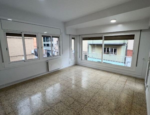 Piso en venta en Calle de Font i Escolà, Badalona photo 1