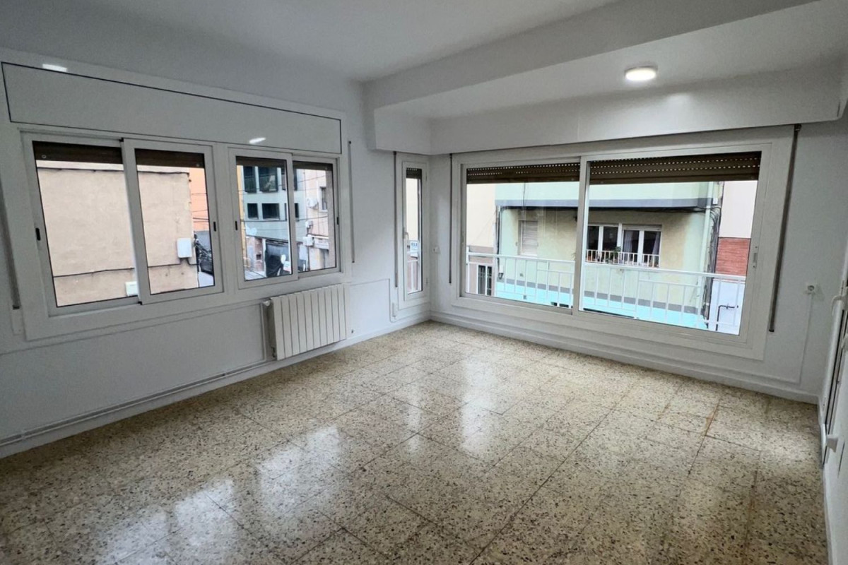 Sprzedaż mieszkania w Calle de Font i Escolà, Badalona
 photo 2