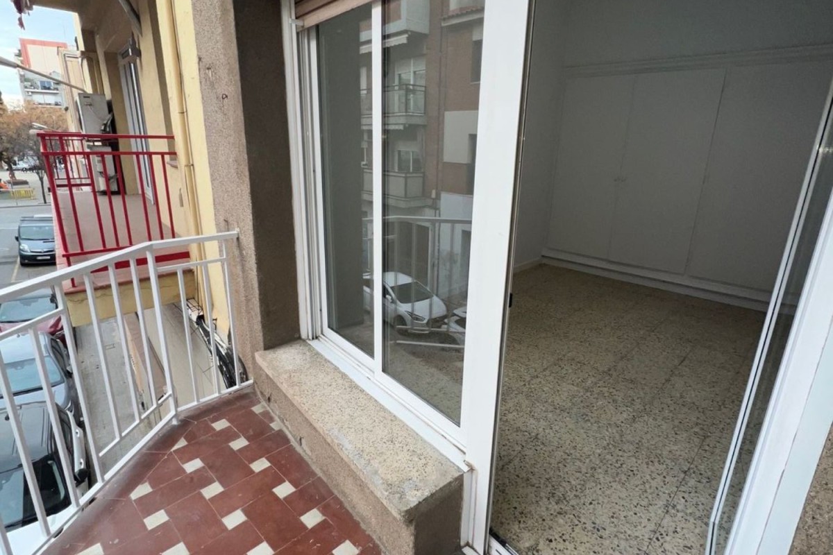 Sprzedaż mieszkania w Calle de Font i Escolà, Badalona
 photo 4