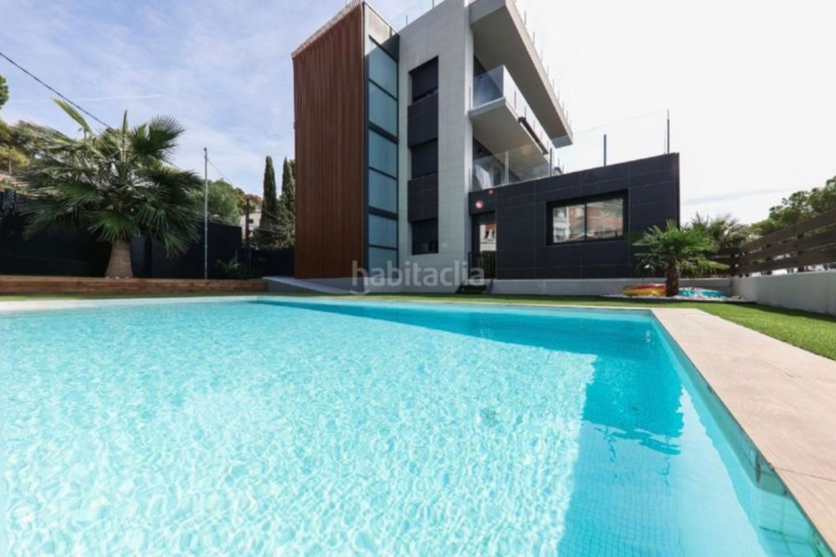 Sprzedaż poddasza w Avenida 303, Castelldefels photo 1