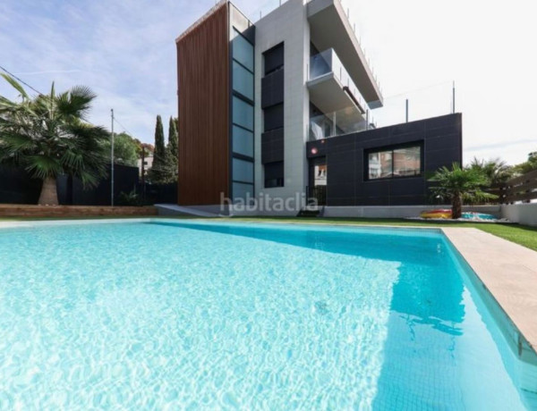 Ático en venta en Avenida 303, Castelldefels photo 1