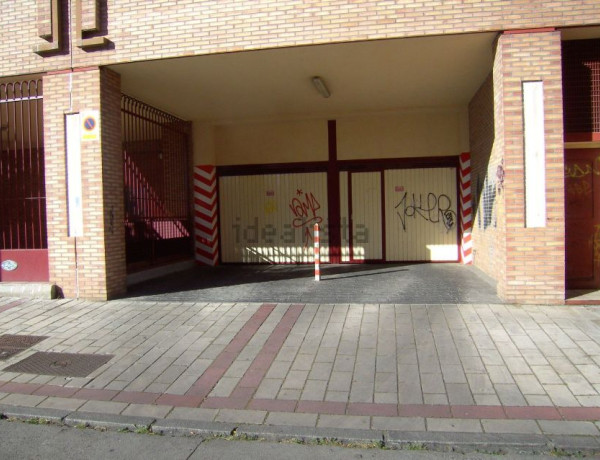 Garaje en venta en  Calle Mirra, 2 , Valladolid photo 1