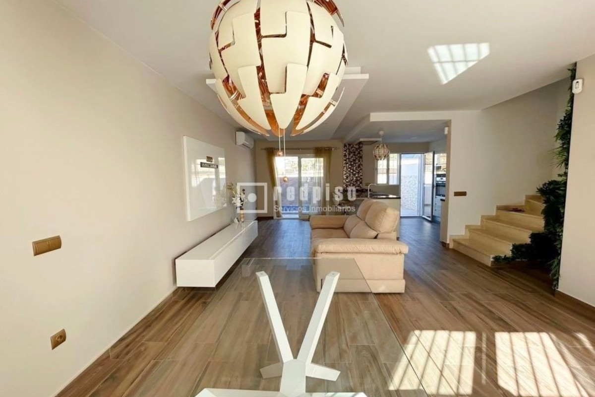 Venta de chalet adosado en  Calle Cañada de la Molineta , Vélez-Malaga photo 3