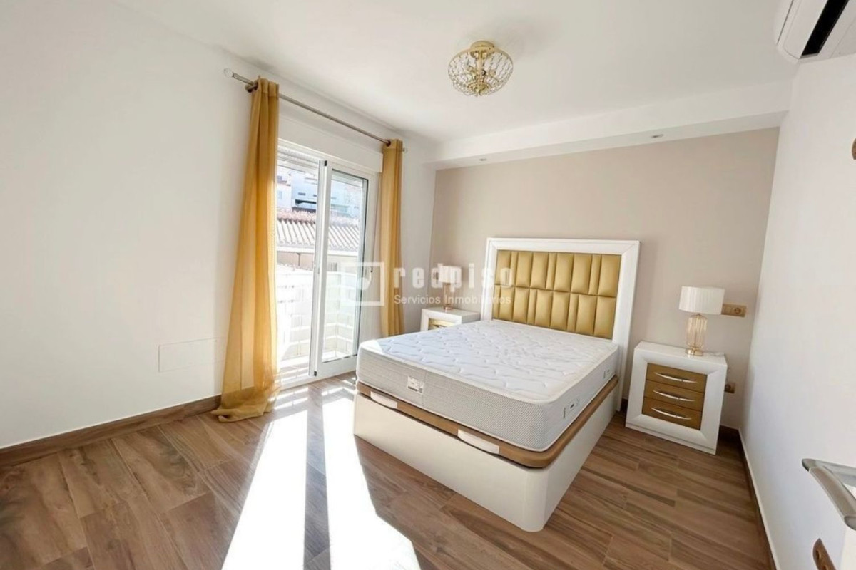 Venta de chalet adosado en  Calle Cañada de la Molineta , Vélez-Malaga photo 4