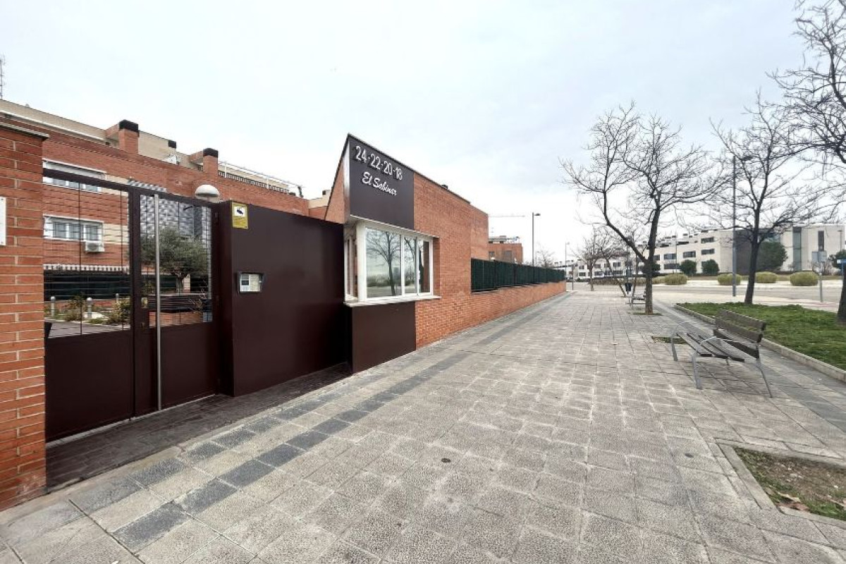 Piso en venta en avenida de la Isabela Braganza, 18, Villalbilla
photo 1