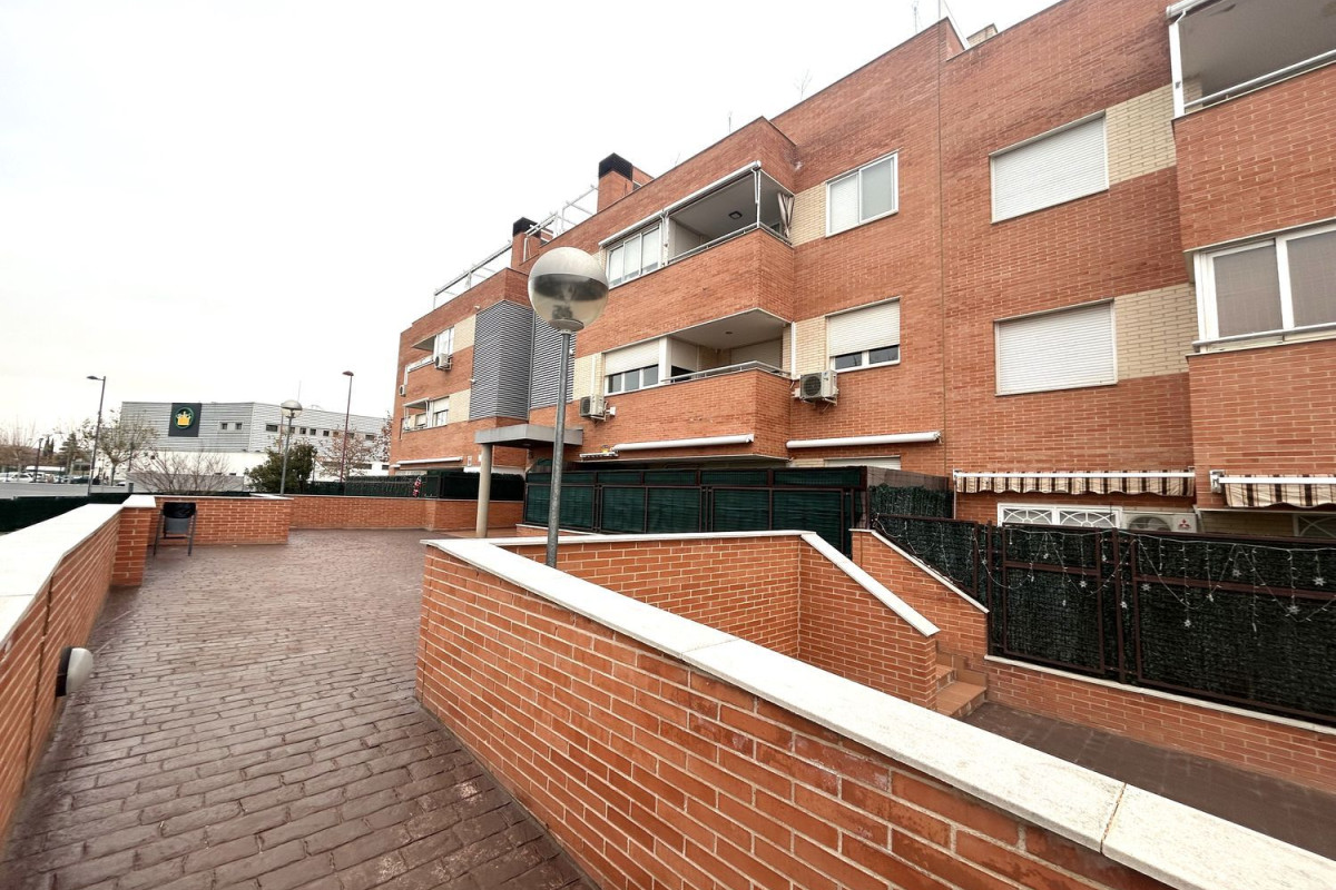 Piso en venta en avenida de la Isabela Braganza, 18, Villalbilla
photo 3