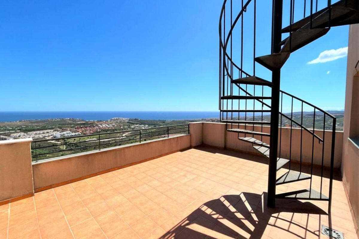 Penthouse sale in Calle Doña Julia, Casares photo 1