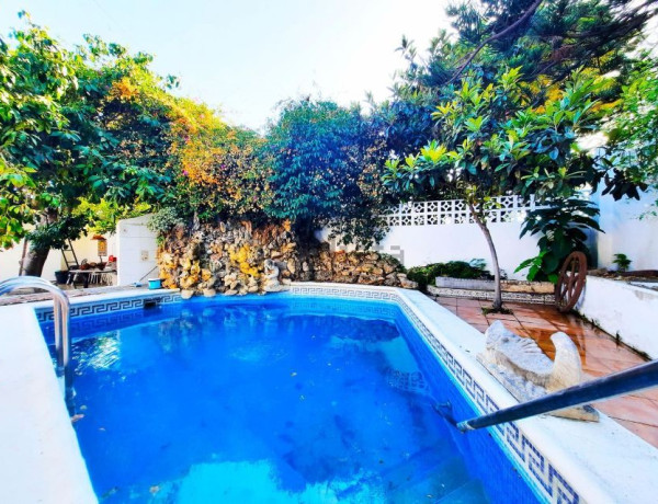 Chalet independiente en venta en  Avenida Príncipe de Asturias s/n, Marbella photo 1