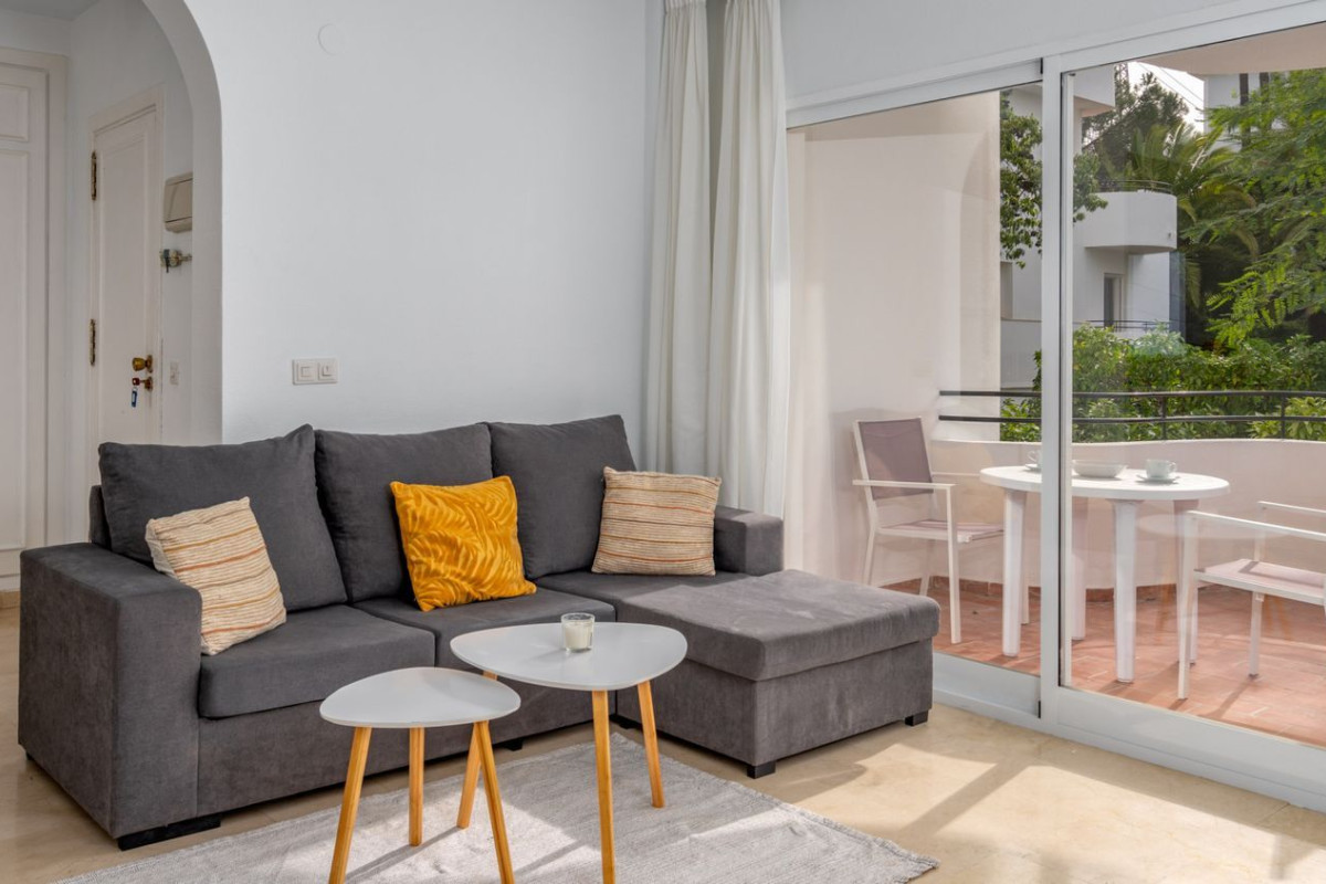 Sale of apartment in Golden Bay Beach, Estepona
 photo 4