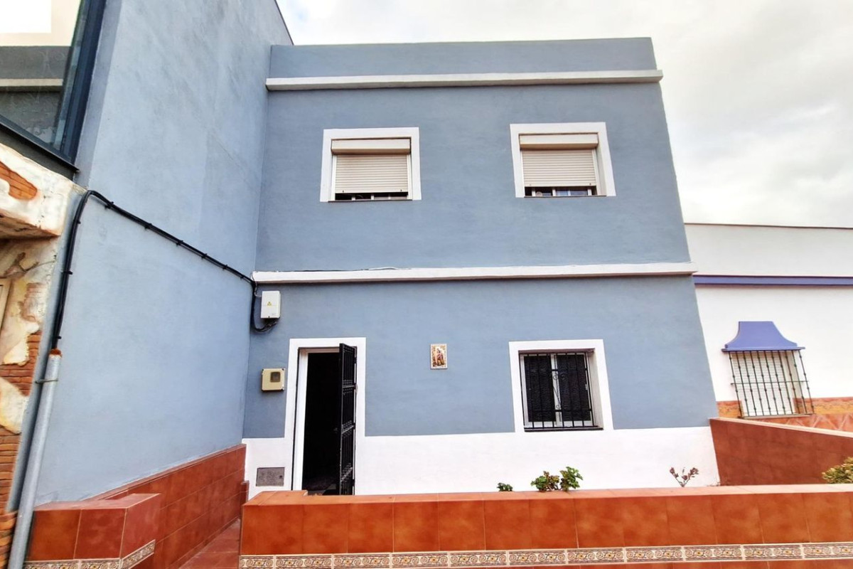 Продажа отдельного шале в , Лос-Барриос photo 2
